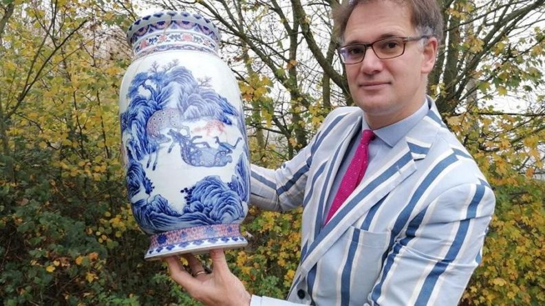 Общество: В Англии склеенную китайскую вазу продали за $267,3 тыс.
