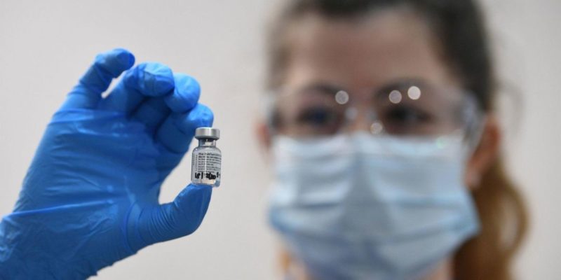 Общество: В Британии сообщили об аллергических реакциях после прививки вакциной Pfizer и BioNTech