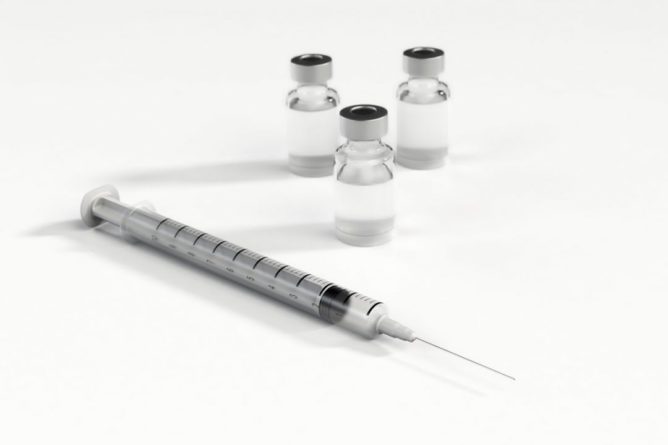 Общество: В Великобритании вакцину Pfizer не рекомендуют использовать аллергикам