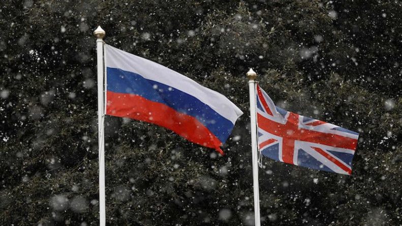 Общество: Британия ввела санкции против трёх граждан России