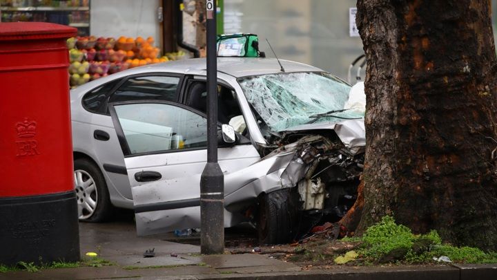 Общество: Вылетевшая на тротуар машина сбила пять человек на севере Лондона