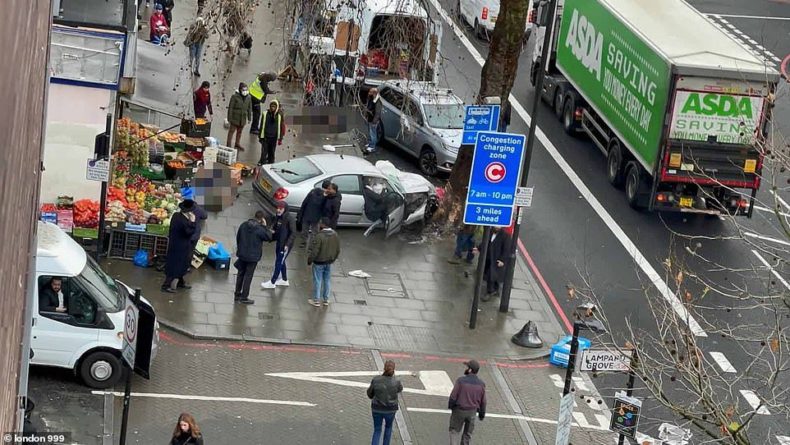 Общество: В Лондоне авто вылетело на тротуар и сбило пятерых человек