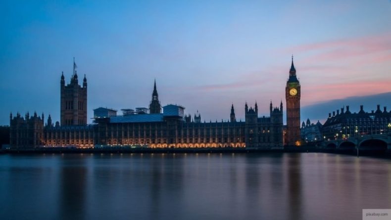 Общество: СМИ: власти Великобритании призвали магазины запастись товарами впрок