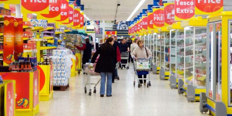 Общество: Британия запасается продуктами из-за возможного срыва сделки по Brexit