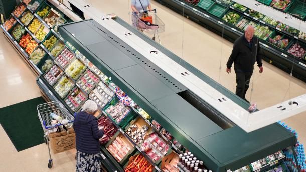 Общество: Британское правительство посоветовало супермаркетам создать запасы продуктов на случай жесткого Brexit