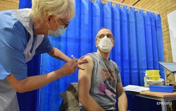 Общество: COVID-19: в Британии за неделю вакцинировали почти 140 тысяч человек