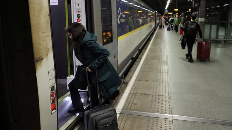 Франция прервет сообщение с Великобританией из-за нового вируса 20122020 Общество: Франция прервет сообщение с Великобританией из-за нового вируса