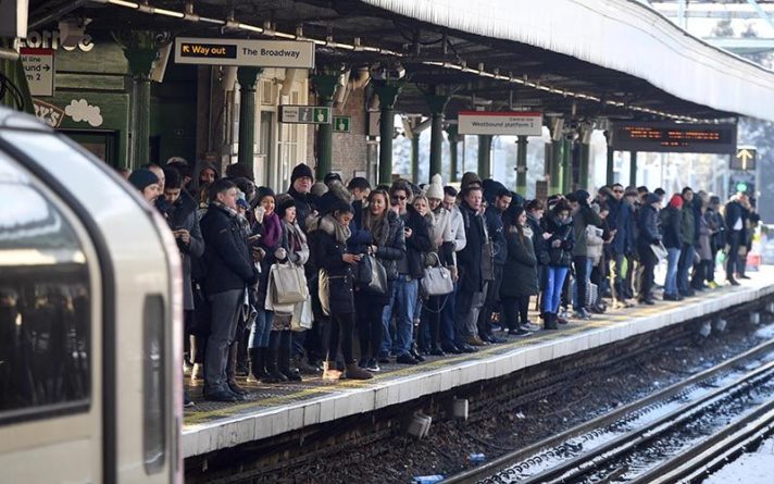 Жители Лондона бегут из города после объявления локдауна 20122020 Общество: Жители Лондона бегут из города после объявления локдауна