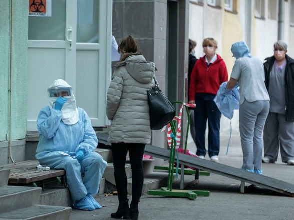 Общество: Пандемия: Хорватия приостановила прием рейсов из Британии
