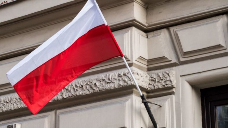Общество: Польша закрыла авиасообщение с Британией из-за нового штамма коронавируса