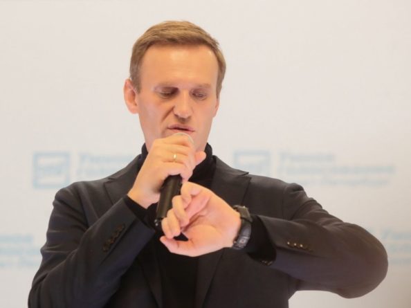 Общество: Навальный раскритиковал Кремль. Он призывает срочно закрыть границы с Британией