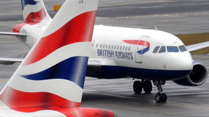 Общество: Россия останавливает авиасообщение с Великобританией с 22 декабря