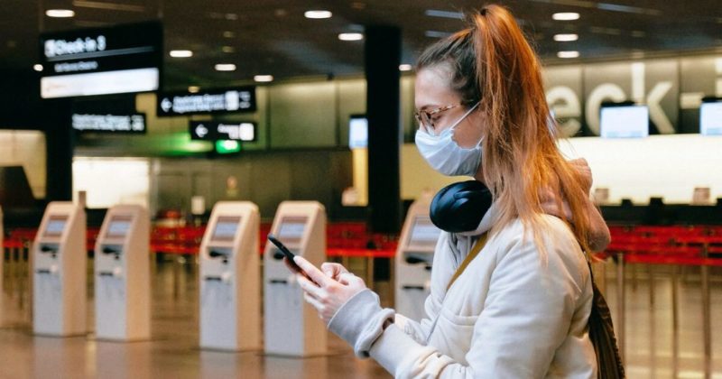 Общество: Россия в полночь закроет границы с Великобританией из-за нового штамма коронавируса