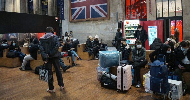 Россияне в Британии рассказали о ситуации с новым штаммом вируса и закрытием границ 21122020 Общество: Россияне в Британии рассказали о ситуации с новым штаммом вируса и закрытием границ