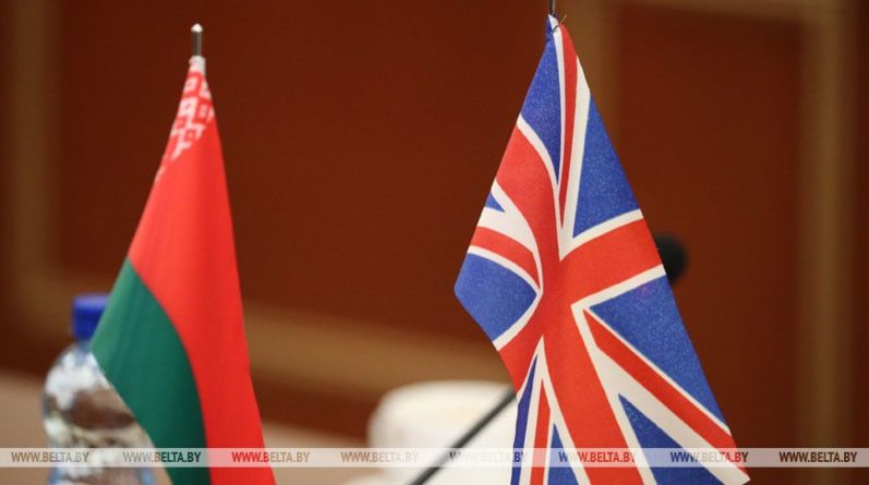 Общество: Авраменко и Пиневич обсудили с послом Беларуси сообщение с Великобританией в новогодние праздники