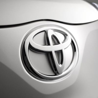 Общество: Toyota приостанавливает работу своих заводов в Великобритании и во Франции