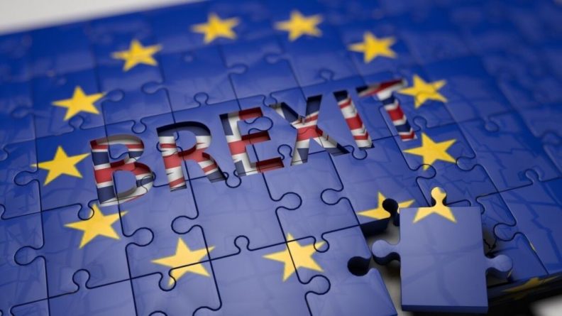 Общество: Евросоюз и Великобритания согласовали торговую сделку по Brexit