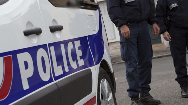 Общество: Сотни дальнобойщиков устроили стычки с полицией на границе Британии и Франции