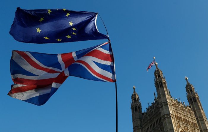 Общество: Bloomberg: Великобритания и Евросоюз согласовали торговую сделку по Брэкзиту