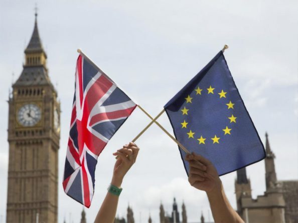 Общество: Жесткого Brexit не будет. Великобритания и ЕС заключили торговую сделку