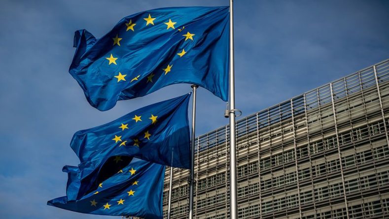 Общество: Еврокомиссия предложила временно применять соглашение по Brexit