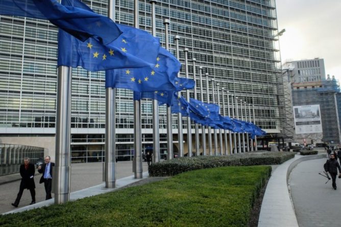 Еврокомиссия планирует применить соглашение с Британией до его ратификации 24122020 Общество: Еврокомиссия планирует применить соглашение с Британией до его ратификации