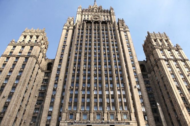 В МИД РФ прокомментировали торговую сделку Британии и ЕС 24122020 Общество: В МИД РФ прокомментировали торговую сделку Британии и ЕС