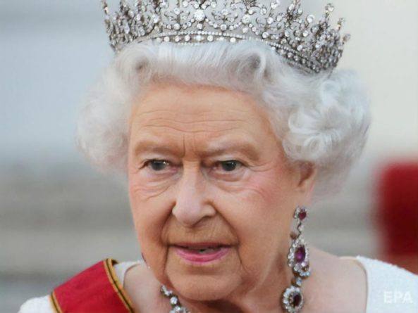Общество: Королева Великобритании Елизавета II обратилась к нации в честь Рождества