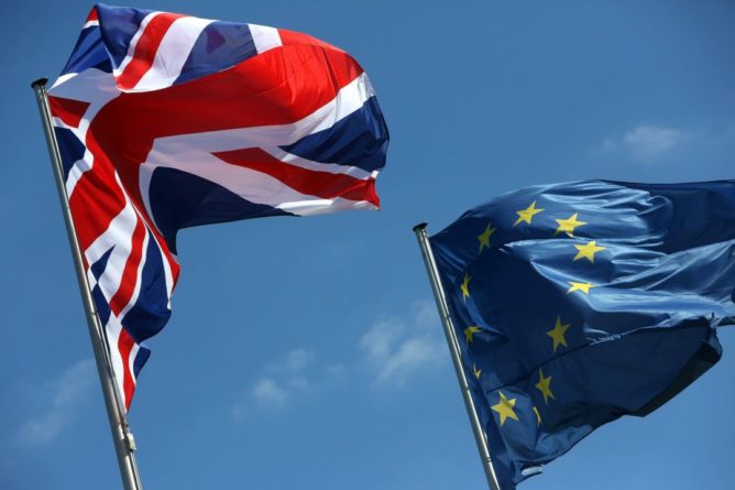 Общество: Еврокомиссия опубликовала текст соглашения с Великобританией по Brexit: детали