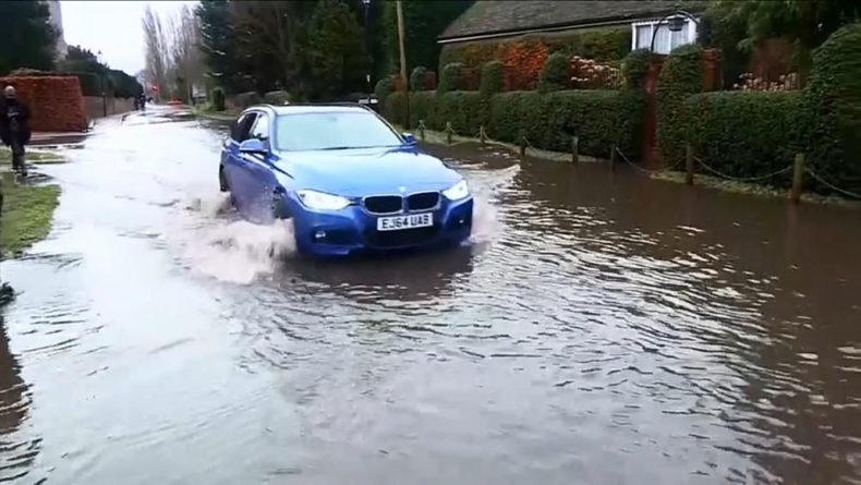 Общество: "Бэлла" принесла в Англию наводнения