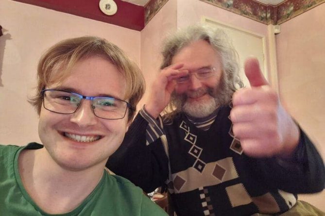 Общество: Житель Великобритании нашел отца после 11 лет разлуки по одной фотографии