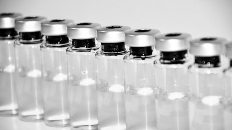 Общество: Великобритания одобрила вакцину от коронавируса AstraZeneca