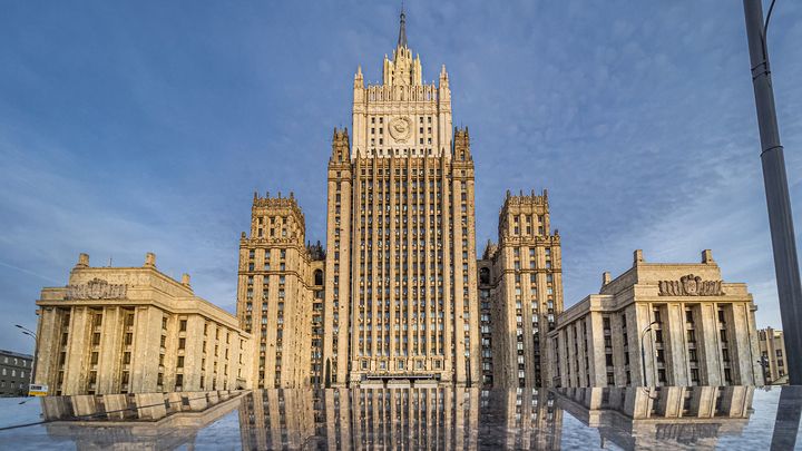 Общество: МИД РФ ответит посолу Британии на санкции
