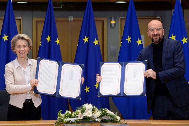 Общество: Евросоюз подписал соглашение по Brexit
