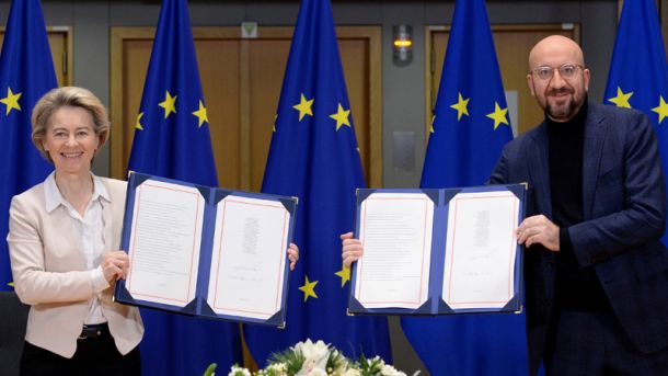 Общество: Руководители ЕС подписали соглашение об отношениях с Британией после Brexit