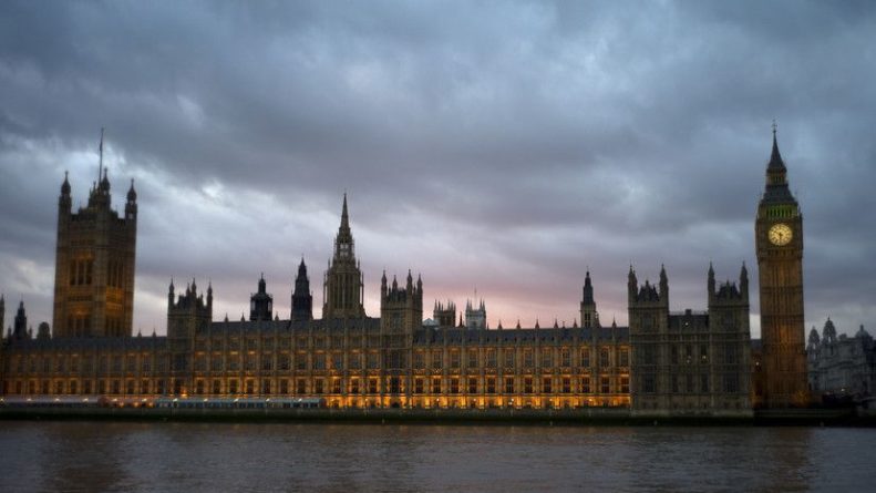 Общество: Парламент Великобритании одобрил торговое соглашение с ЕС