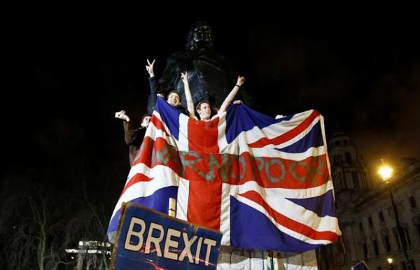 Общество: Брексит вступил в силу: Лондон и Брюссель разошлись по соглашению сторон