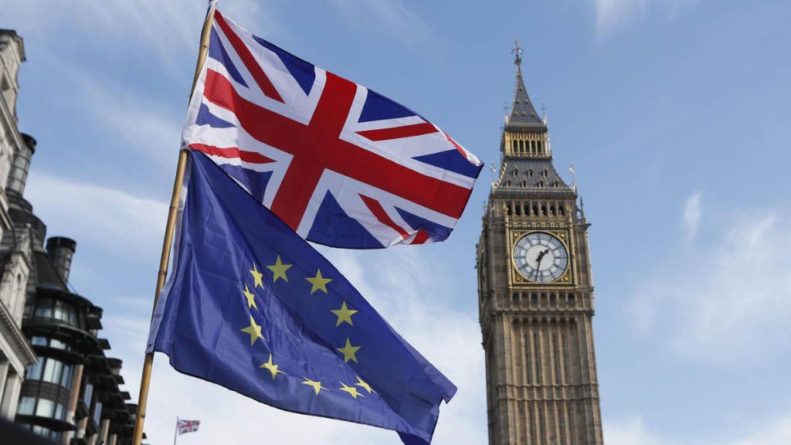 Общество: Великобритания окончательно утвердила сделку о Brexit