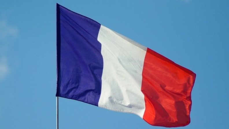 Общество: Отец премьер-министра Британии намерен получить французский паспорт