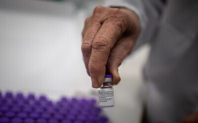 Общество: В Британии первую дозу вакцины получили около миллиона человек - Cursorinfo: главные новости Израиля
