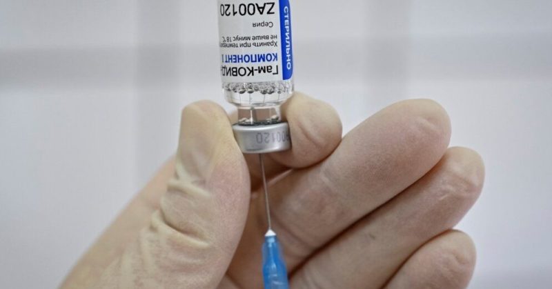 Общество: Коронавирус: Британия меняет план вакцинации, ВОЗ разрешила Pfizer для экстренного применения