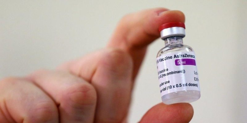 Общество: В Британии стартует вакцинация от COVID препаратом AstraZeneca