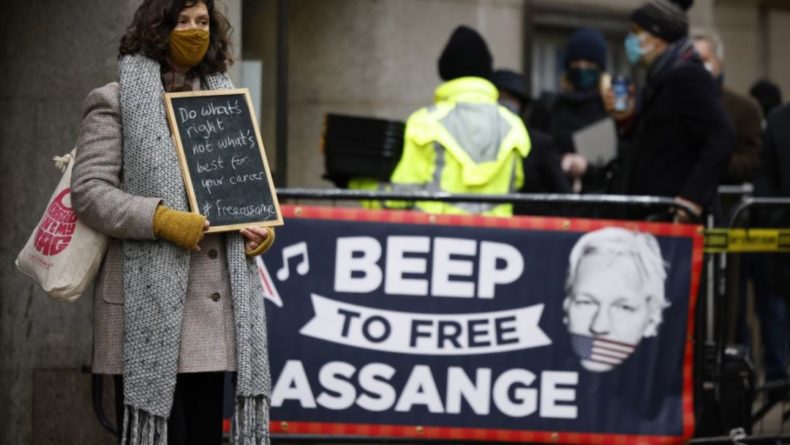 Общество: Суд в Лондоне поддержал основателя Wikileaks Джулиана Ассанжа