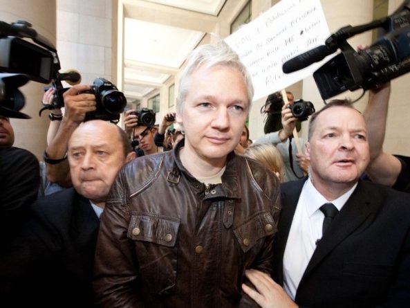 Общество: Британия не стала передавать Штатам создателя WikiLeaks из-за риска суицида