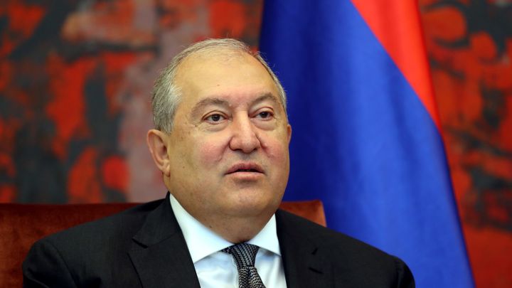 Общество: Президент Армении самоизолировался в Лондоне