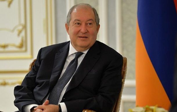 Общество: Президент Армении заразился COVID во время визита в Лондон