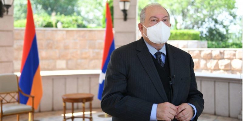 Общество: Болеет в Лондоне. Президент Армении заразился новым типом коронавируса