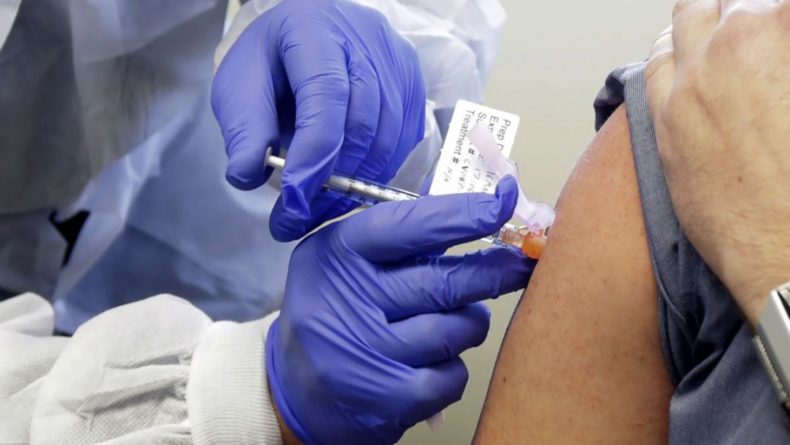 Общество: Британия одобрила вакцину Moderna от коронавируса, третью по счёту