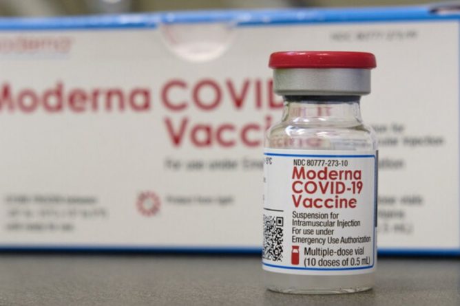 Общество: Великобритания одобрила вакцину против коронавируса Moderna
