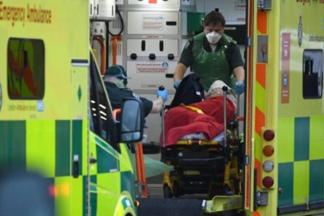Общество: Медики не справляются: в Лондоне копов и пожарных привлекли к вождению "скорых" из-за COVID-больных